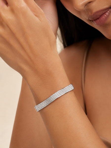 Élan Full Pavé Curve Bangle