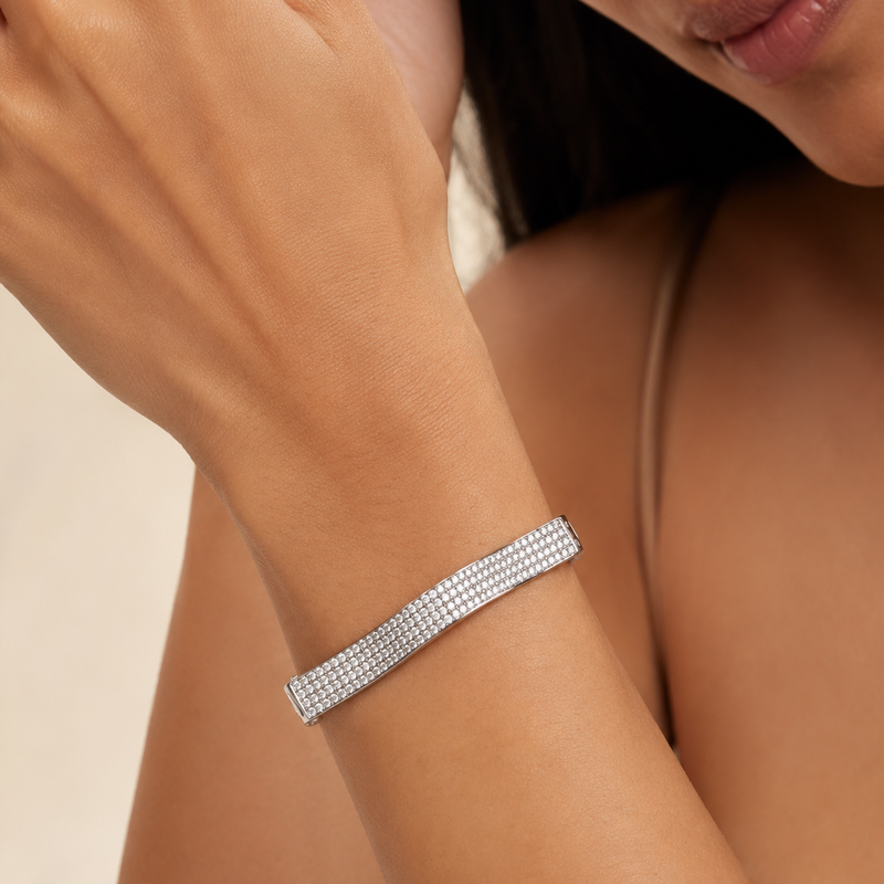 Élan Full Pavé Curve Bangle
