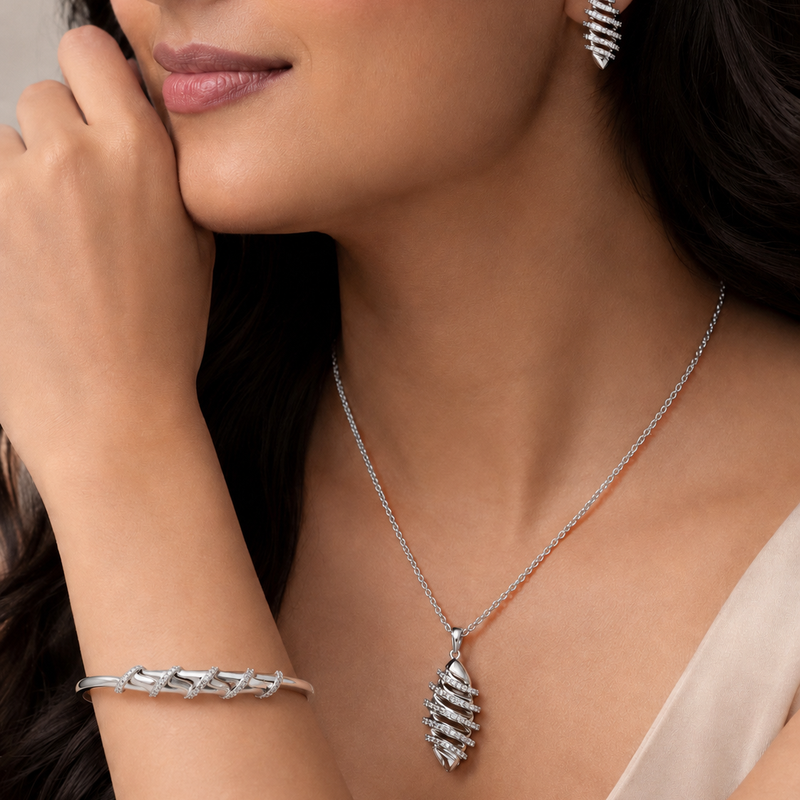 Luna Wave Jewellery Set
Includes
Pendant Necklace
Statement Bracelet
Matching Stud Earrings