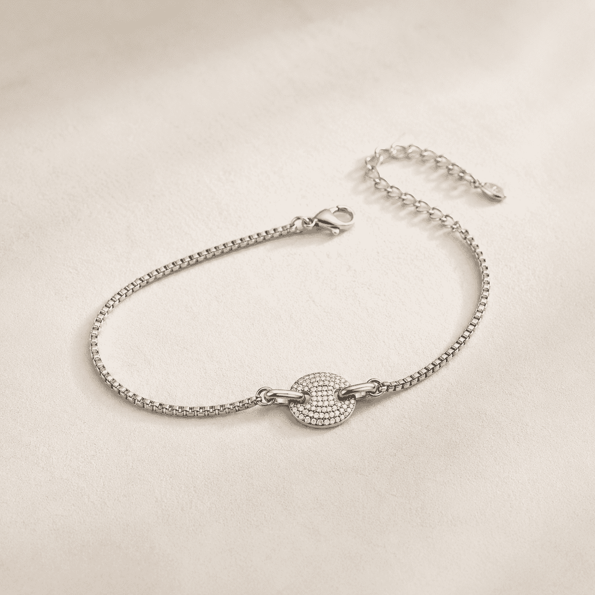 The Stargazer Halo Chain — Silver-Tone Halo Bracelet by House of Zena, close-up detail