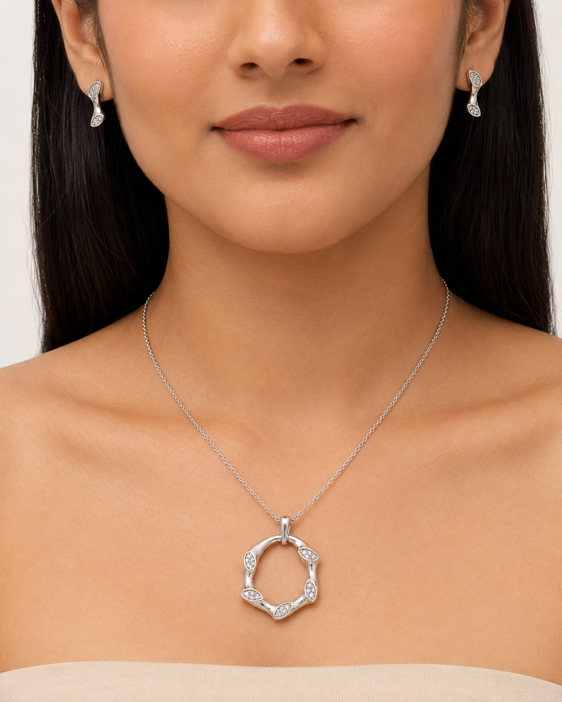 The Mobius Knot Eternal Set — Gold Plated Loop Pendant Set by House of Zena, front view — Anti-Tarnish Waterproof Jewellery | House of Zena