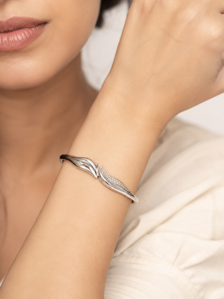 Luné Wave Bangle