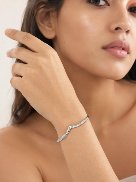 Veya Twist Pavé Bangle