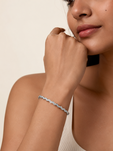 Linéa Wave Pavé Bangle