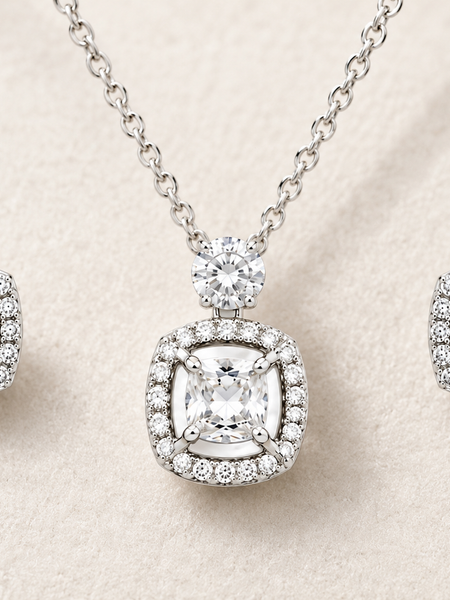Lunéa Halo Pendant Set