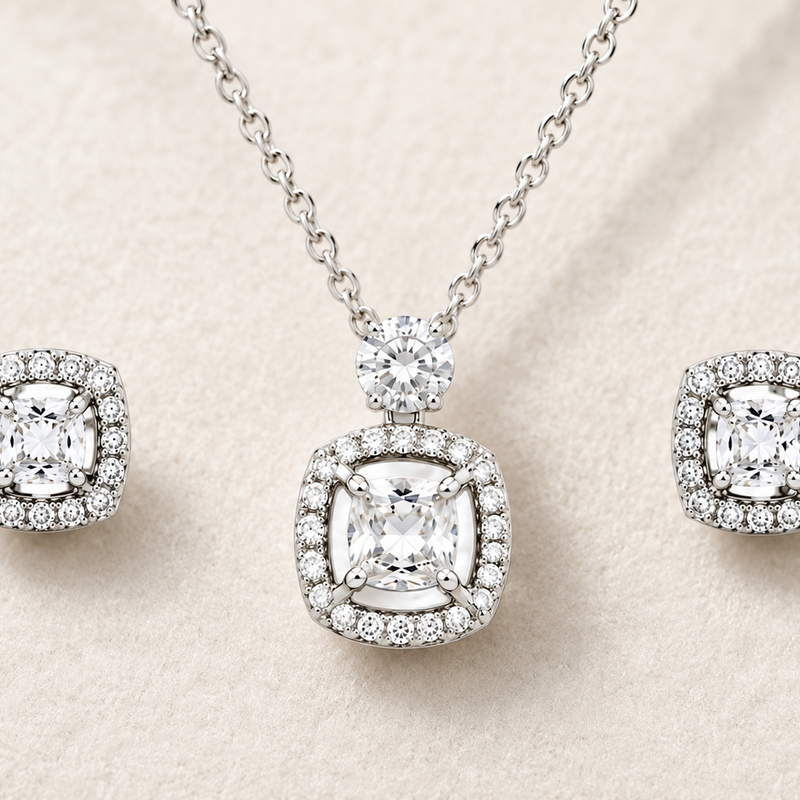 Lunéa Halo Pendant Set