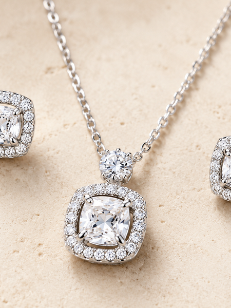 Lunéa Halo Pendant Set