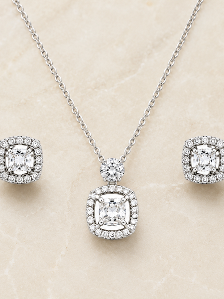 Lunéa Halo Pendant Set
