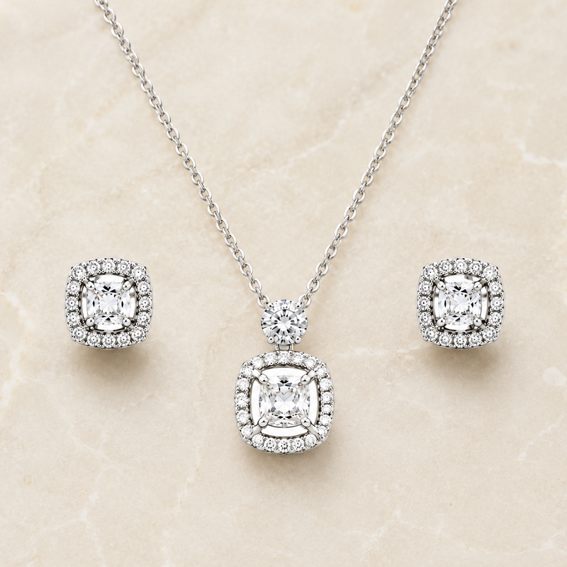 Lunéa Halo Pendant Set