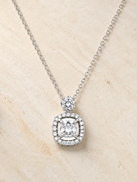 Lunéa Halo Pendant Set