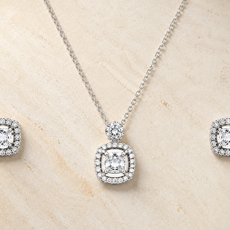 Lunéa Halo Pendant Set