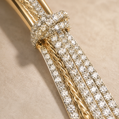 Étoile Ribbon Pavé Bangle