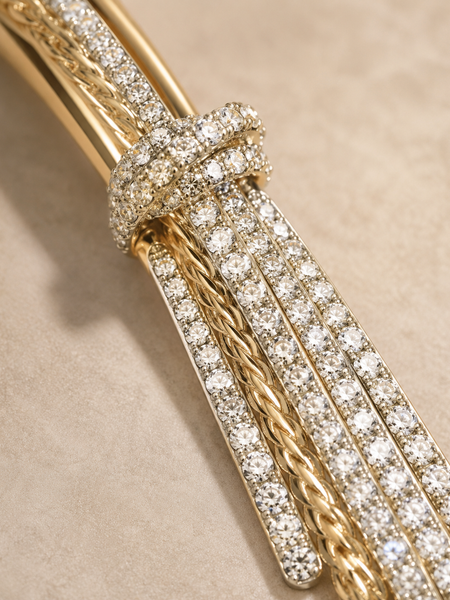 Étoile Ribbon Pavé Bangle