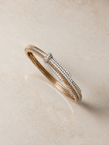 Étoile Ribbon Pavé Bangle