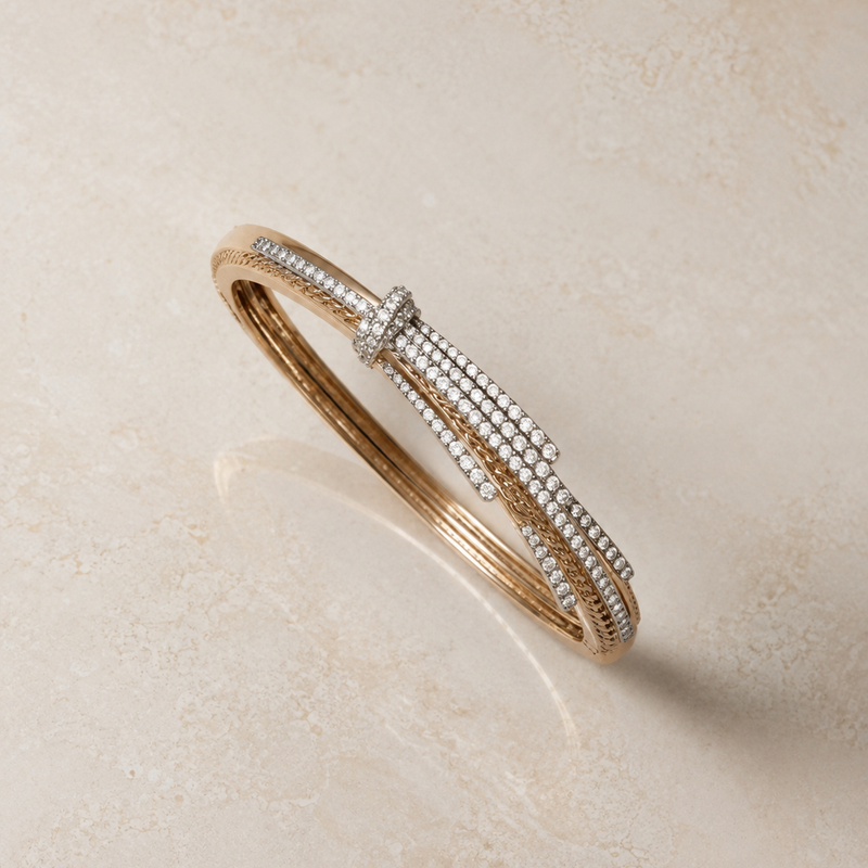 Étoile Ribbon Pavé Bangle