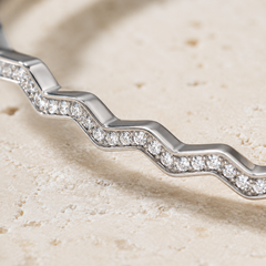 Linéa Wave Pavé Bangle