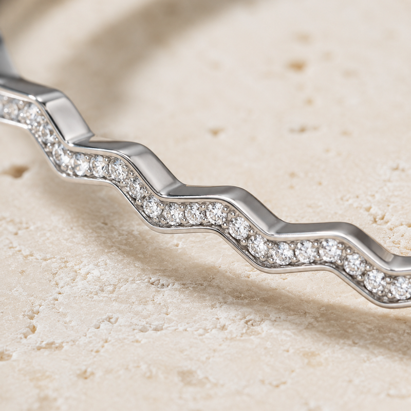 Linéa Wave Pavé Bangle