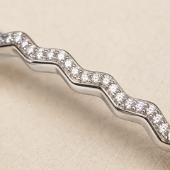 Linéa Wave Pavé Bangle