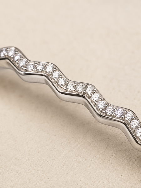Linéa Wave Pavé Bangle
