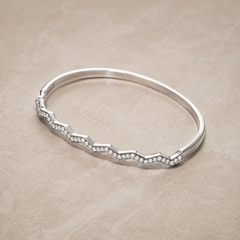 Linéa Wave Pavé Bangle