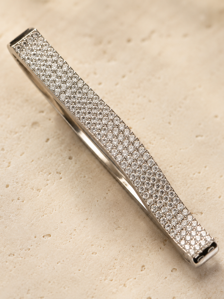 Élan Full Pavé Curve Bangle