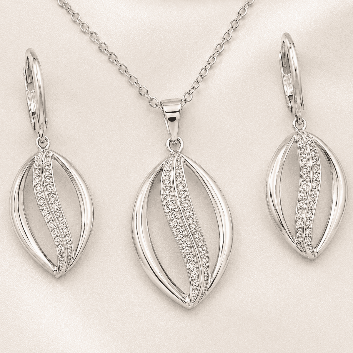 The Melted Honeycomb Set — Gold Plated Wave Pendant Set by House of Zena, close-up detail