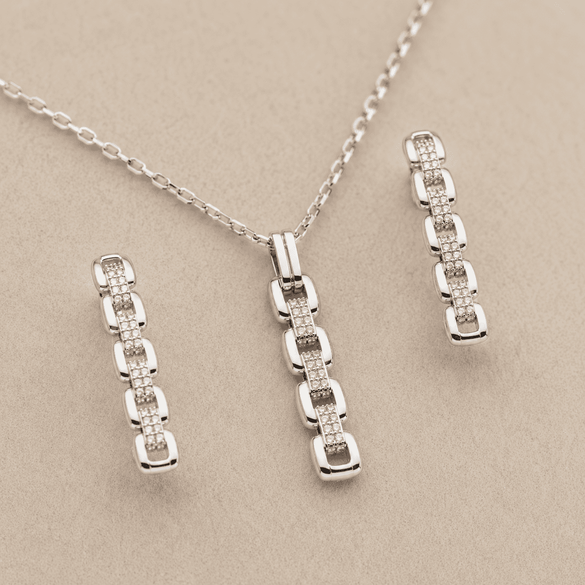 The 9-to-5 Office Chic Set — Gold Plated Link Pendant Set by House of Zena, close-up detail