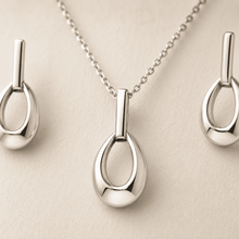 The Happy Tears Solitaire Set — Gold Plated Évara Drop Pendant Set by House of Zena, close-up detail