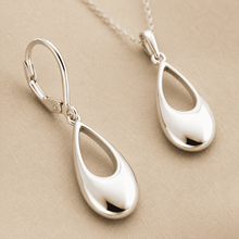The Waterfall Martini Set — Gold Plated Seréna Drop Pendant Set by House of Zena, close-up detail