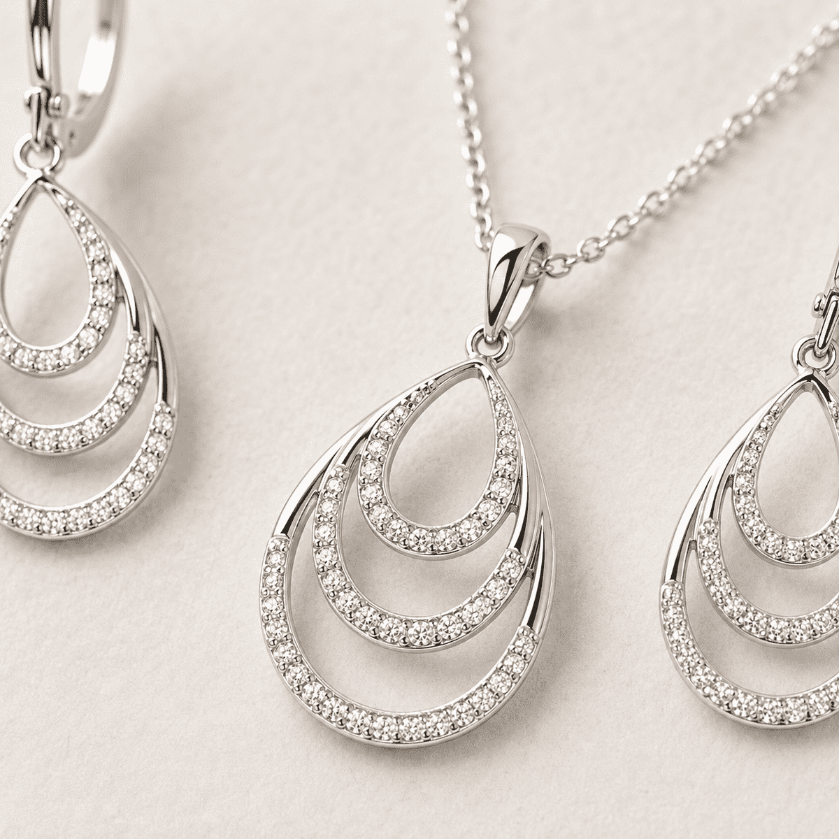 The Champagne Tower Cascade Set — Gold Plated Avelisse Cascade Pendant Set by House of Zena, close-up detail