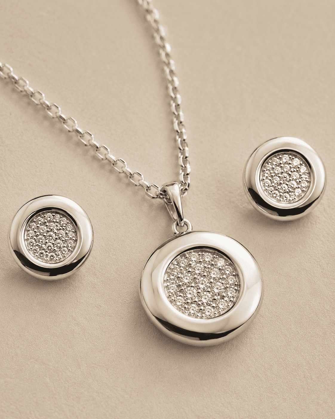 The Mooncake Pearl Glow Set — Silver-Tone Glow Pendant Set by House of Zena, close-up detail