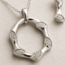 The Mobius Knot Eternal Set — Gold Plated Loop Pendant Set by House of Zena, close-up detail