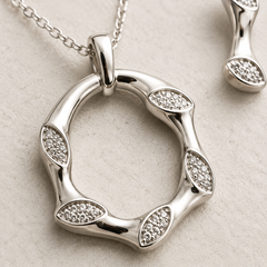 Eterna Loop Pendant Set