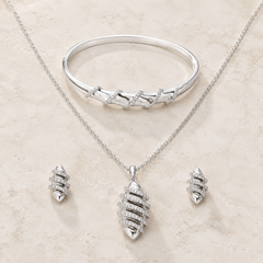 Luna Wave Jewellery Set
Includes
Pendant Necklace
Statement Bracelet
Matching Stud Earrings