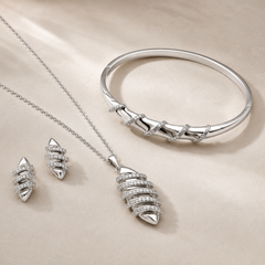 Luna Wave Jewellery Set
Includes
Pendant Necklace
Statement Bracelet
Matching Stud Earrings