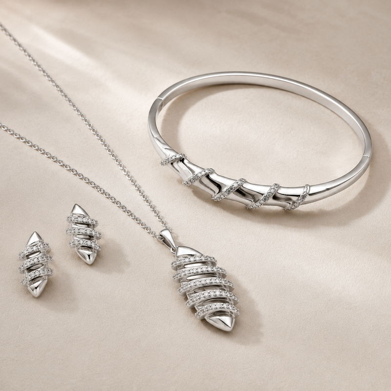Luna Wave Jewellery Set
Includes
Pendant Necklace
Statement Bracelet
Matching Stud Earrings