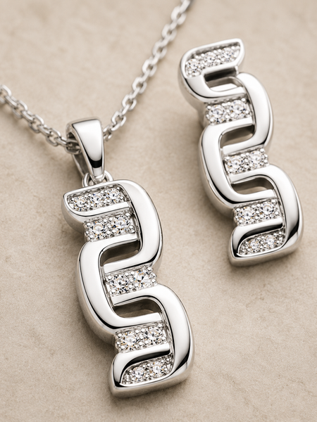 Monarch Link Jewellery Set
Includes
Pendant Necklace
Statement Bracelet
Matching Earrings