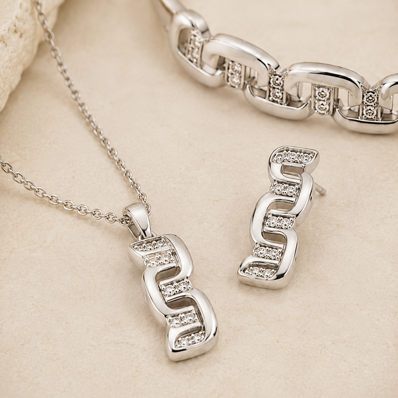 Monarch Link Jewellery Set
Includes
Pendant Necklace
Statement Bracelet
Matching Earrings