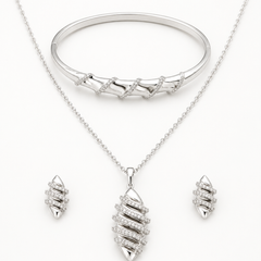 Luna Wave Jewellery Set
Includes
Pendant Necklace
Statement Bracelet
Matching Stud Earrings