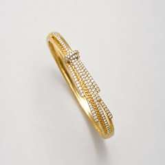 Étoile Ribbon Pavé Bangle