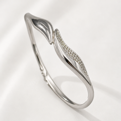 Luné Wave Bangle
